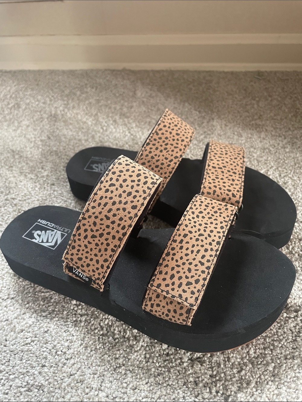 NWOT Vans Cayucas Mega Platform Leopard Print Double-Strap Slides Sz 7.5